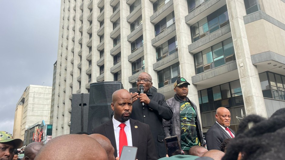 Jacob Zuma addressing Umkhonto Wesizwe outside court