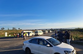 Another transport strike over payment in the Eastern Cape leaves scores of pupils stranded. eNCA/Ronald Masinda