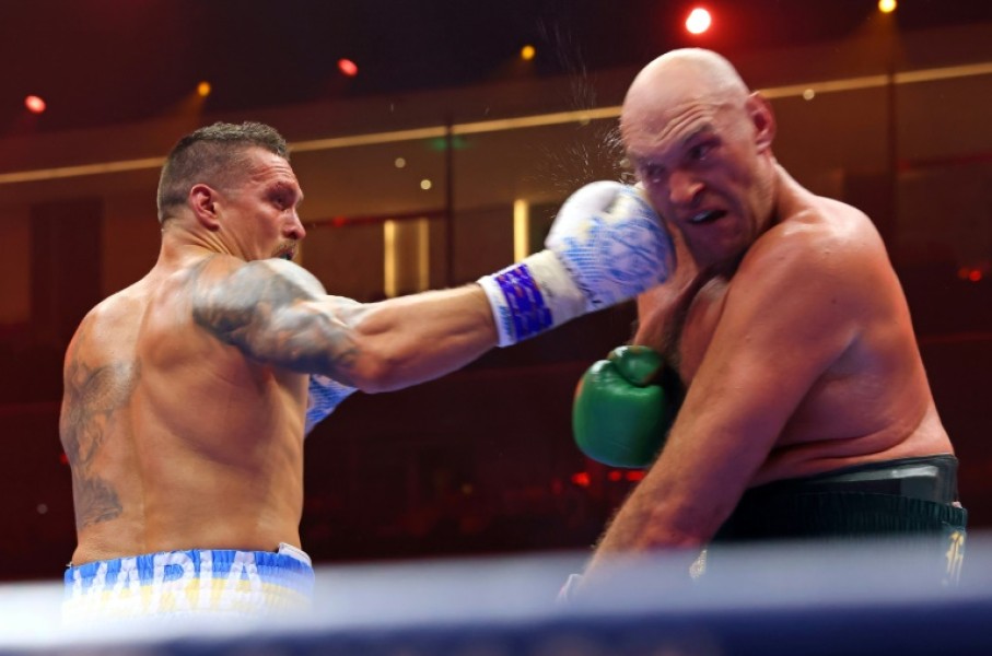Ukraine's Oleksandr Usyk (L) on the way to a split decision victory over Britain's Tyson Fury for the undisputed heavyweight world title