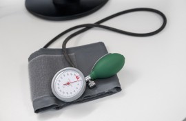 A blood pressure monitor lies on the table in a doctor's surgery. Daniel Vogl/dpa Picture-Alliance via AFP