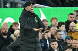'Crisis' point: Liverpool manager Jurgen Klopp shouts instructions 