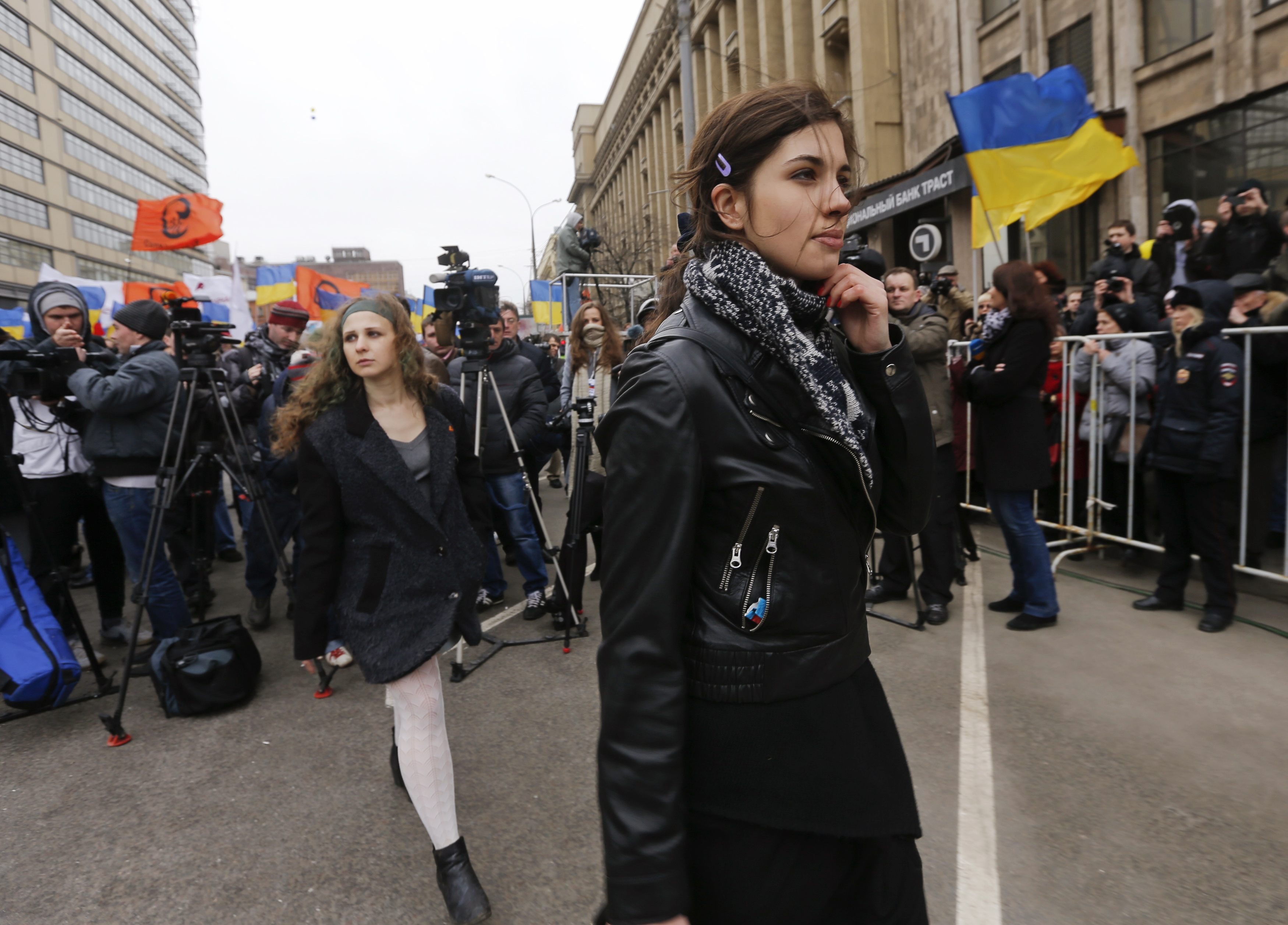 Russian Court Reduces Pussy Riot Sentence Enca