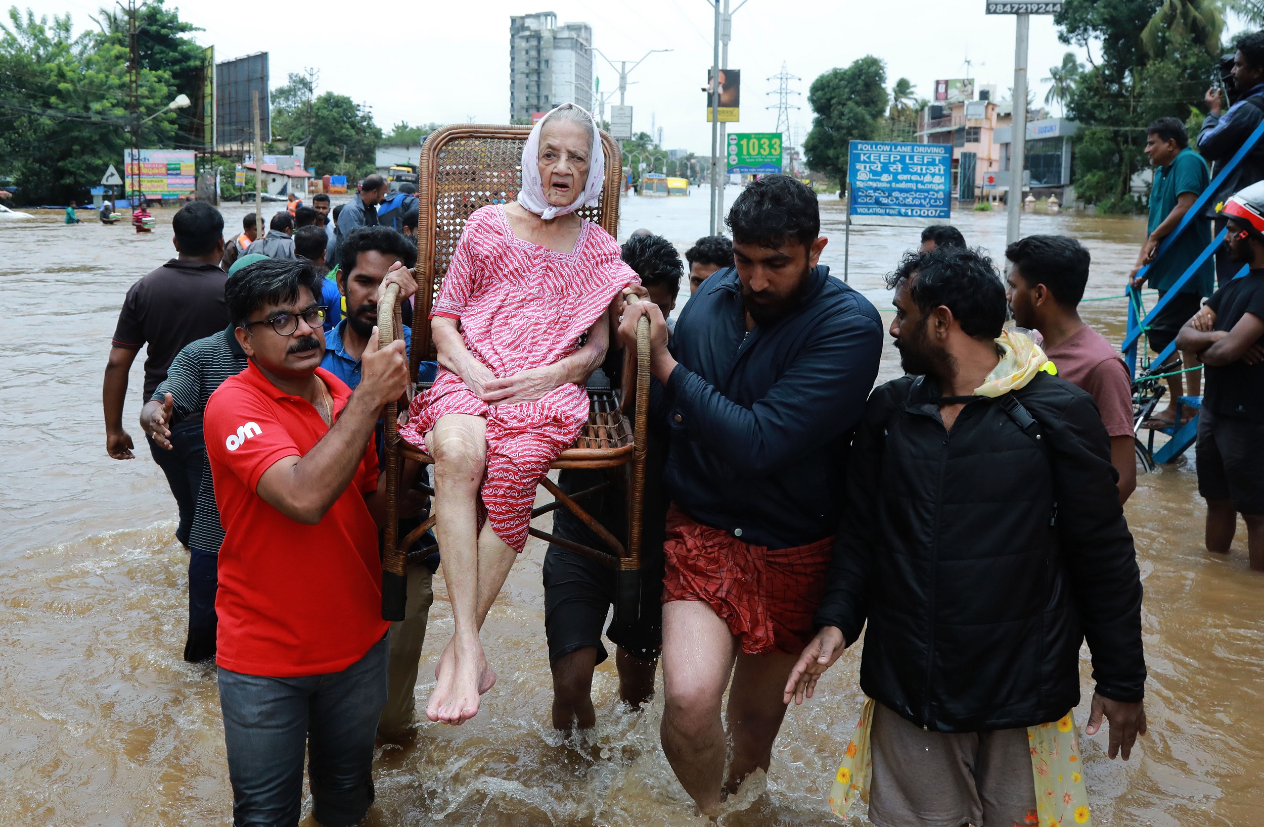 More than 320 dead in India flood crisis  eNCA