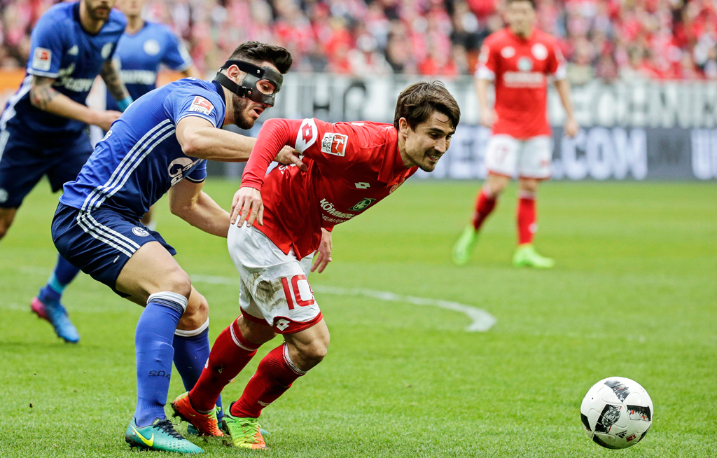 Masked Kolasinac's super strike seals Schalke's win | eNCA