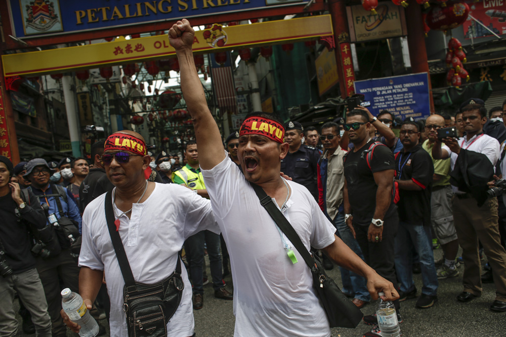 Chinese police mass 12,000 anti-riot in Shenzhen