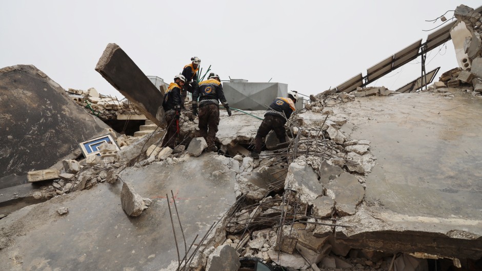 Members of the Syrian civil defence, known as the White Helmets look for casualties under the rubble following an earthquake in the town of Sarmada in the countryside of the northwestern Syrian Idlib province, early on February 6, 2023. Mohammed AL-RIFAI / AFP