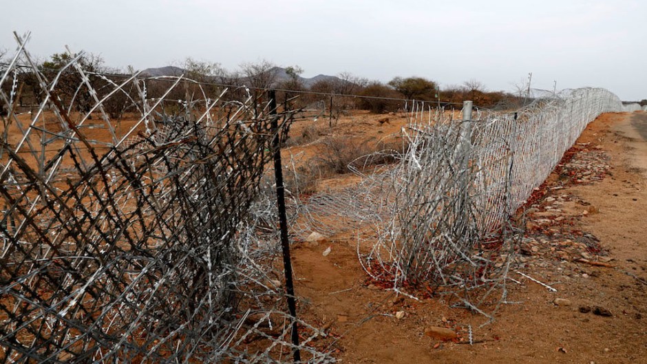 Beitbridge border post fence