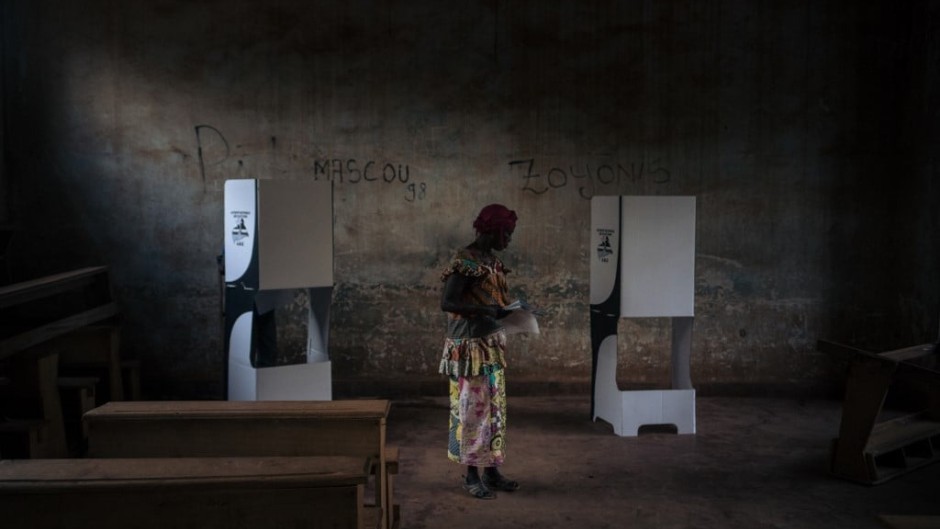 A voter prepares to vote at the Barthélemy Boganda high school polling station in the 1st district in Bangui, Central African Republic (CAR), on December 27, 2020 during the country's presidential and legislative elections. 
