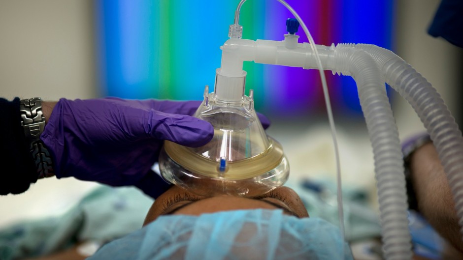 File: A anesthesiologist prepares a kidney donor in the operating room for a kidney transplant at Johns Hopkins Hospital June 26, 2012 in Baltimore, Maryland. The US Supreme Court is expected to announce their decision on the US President Barack Obama's healthcare law on June 28. AFP PHOTO/Brendan SMIALOWSKI
