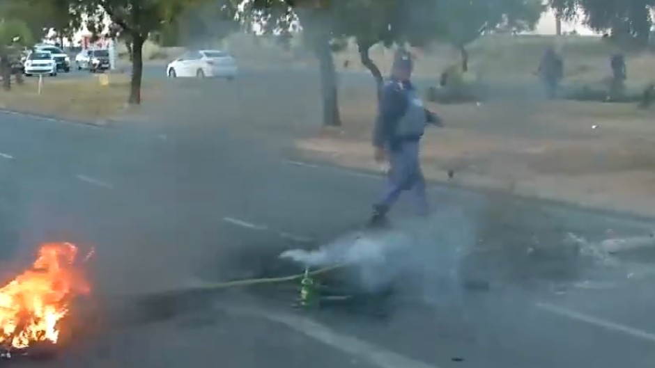 Residents of Diepkloof Hostel in Soweto are taking their frustrations to the streets again. (eNCA\Screenshot)