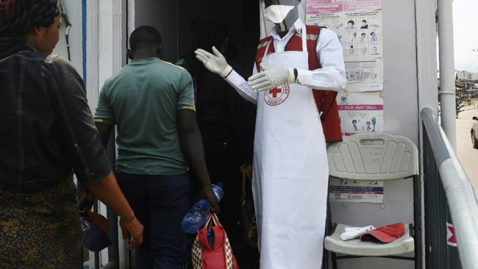 People who are infected with Ebola do not become contagious until symptoms appear