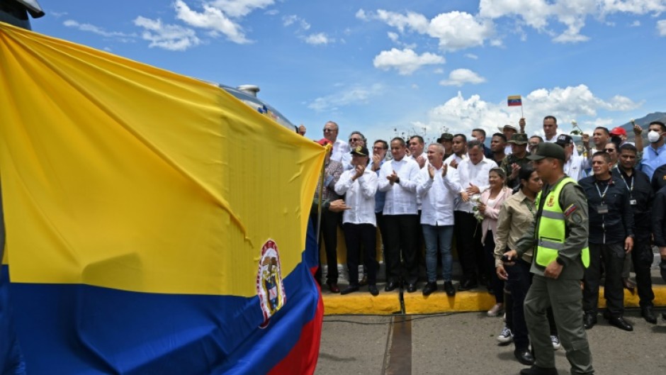 Colombia President Gustavo Petro (L), Venezuelan transport minister Ramon Velasquez (2L) and Tachira state governor Freddy Bernal (4L) attend the ceremony to reopen the border between Colombia and Venezuela