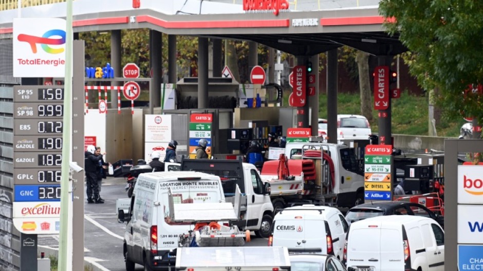 Striking French oil refinery employees have voted to maintain blockades now in their third week