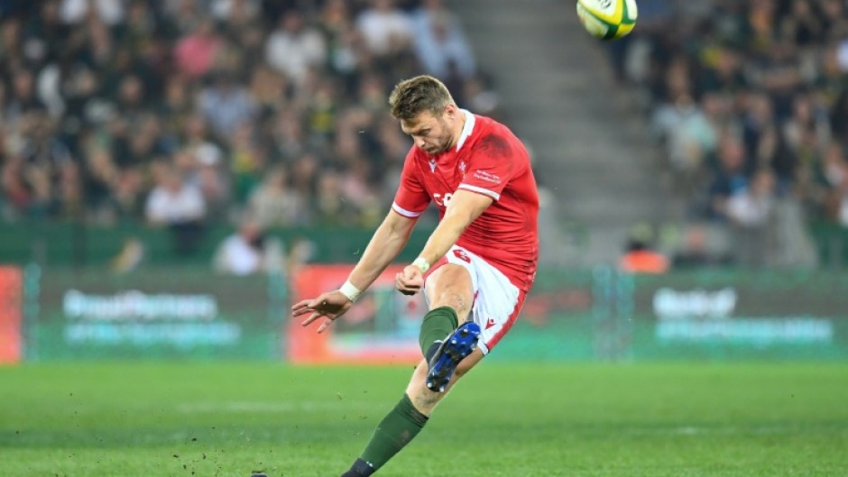 Wales fly-half Dan Biggar will miss the Autumn internationals because of a knee injury