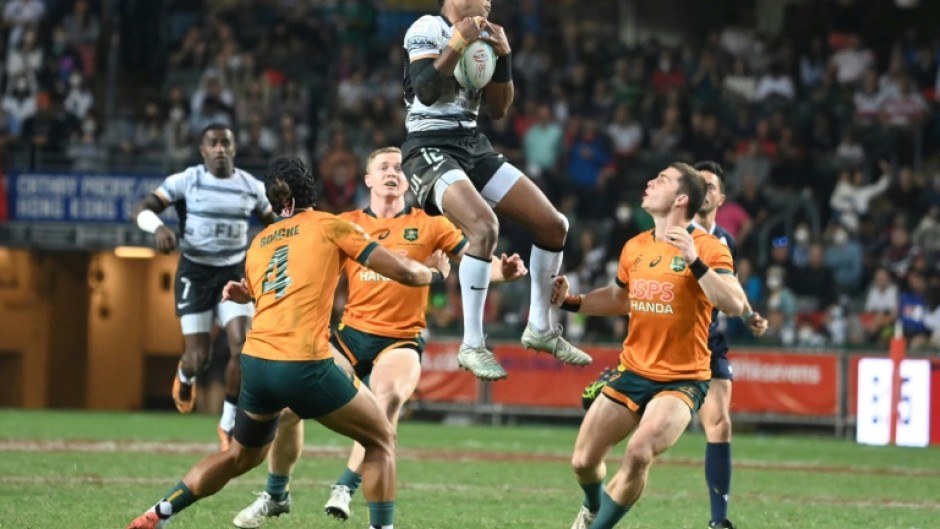 Fiji's Vuiviawa Naduvalo (C) takes a high ball in the final against Australia at the Hong Kong Sevens on Sunday