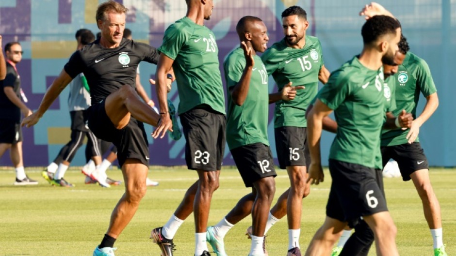 Saudi Arabia coach Herve Renard (L) has his sights set on a place in the last 16