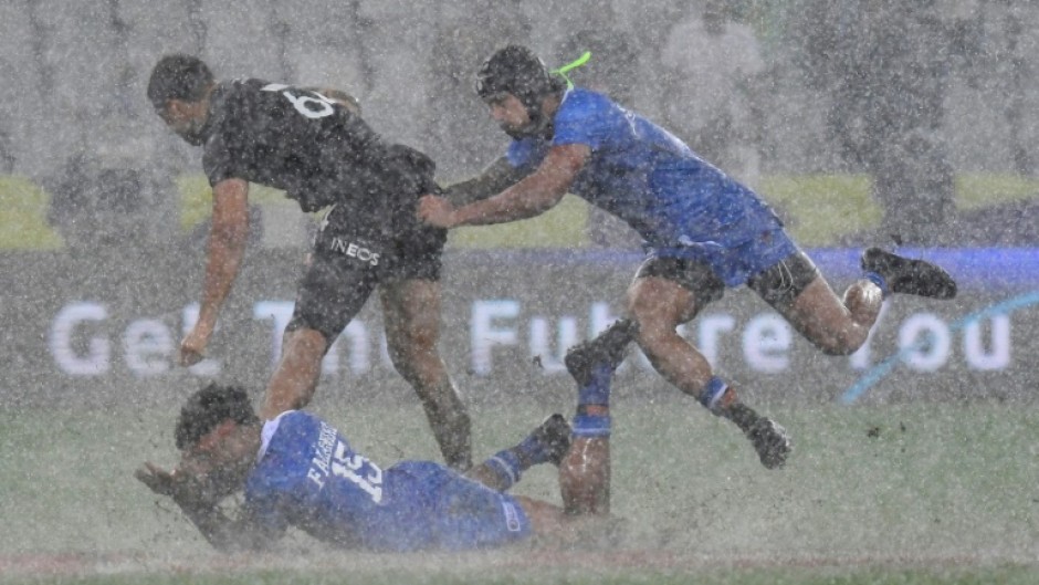 Conditions were so bad at the Cape Town Stadium that television coverage of Samoa's win in the final over New Zealand was cut off
