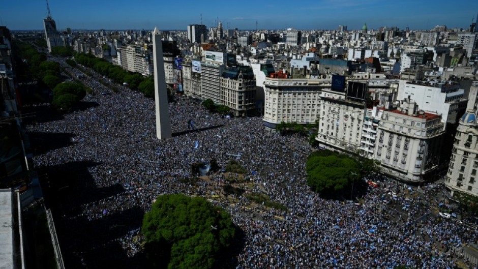 World Cup winners begin victory parade among euphoric Argentines - eNCA
