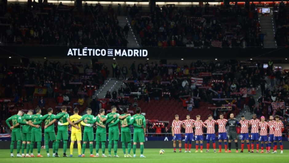 The players of Atletico Madrid and Elche lined up in tribute to Pele ahead of their La Liga meeting on Thursday