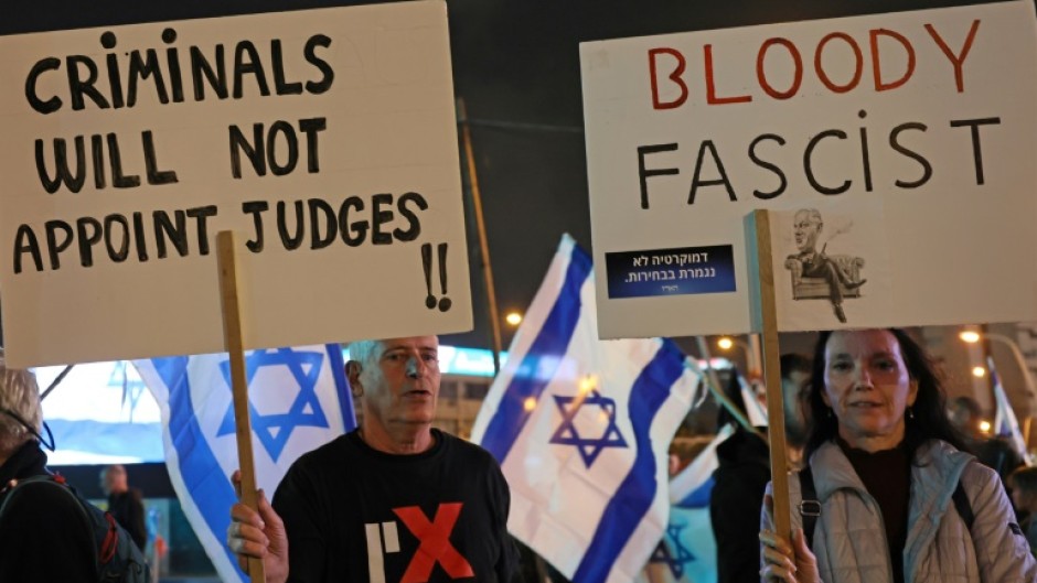 Israeli opponents of Prime Minister Benjamin Netanyahu keep up their protests against controversial government plans to give lawmakers more control over the Supreme Court