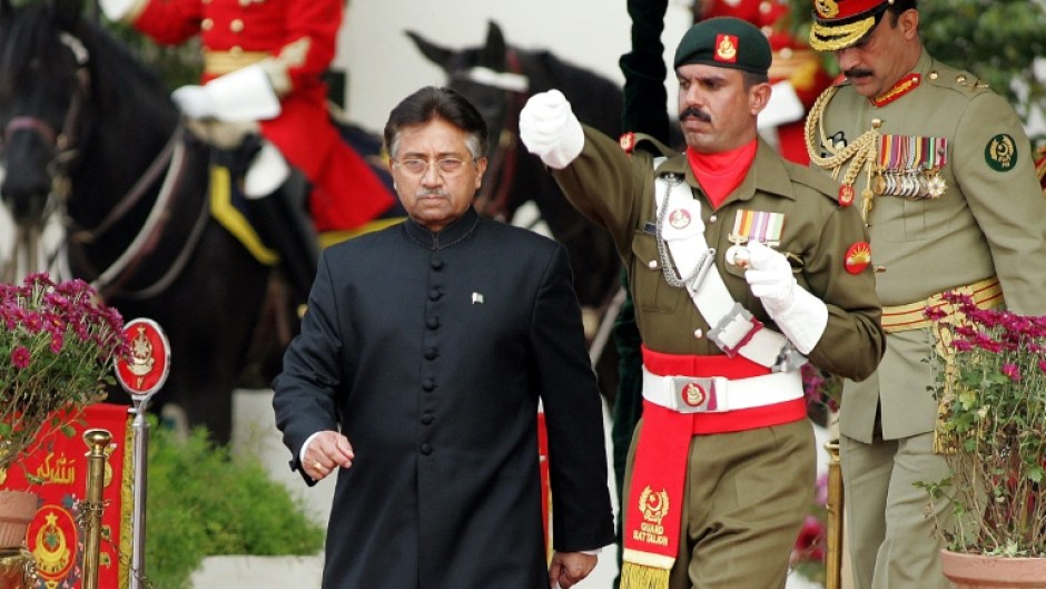 As Musharraf faced growing pressure for democratic elections, his oppression of critics worsened, with the constitution suspended for a second time, and thousands jailed
