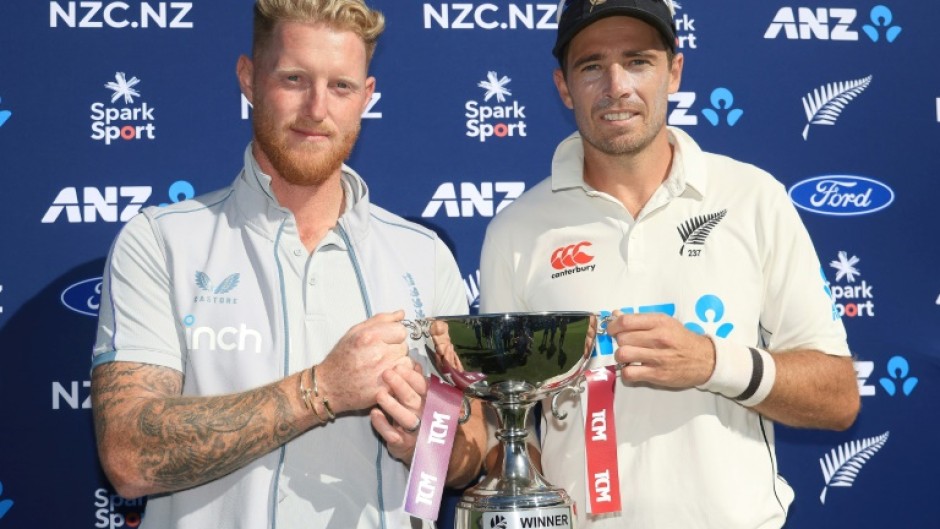 England captain Ben Stokes (L) and New Zealand's Tim Southee share the trophy after drawing the series 1-1
