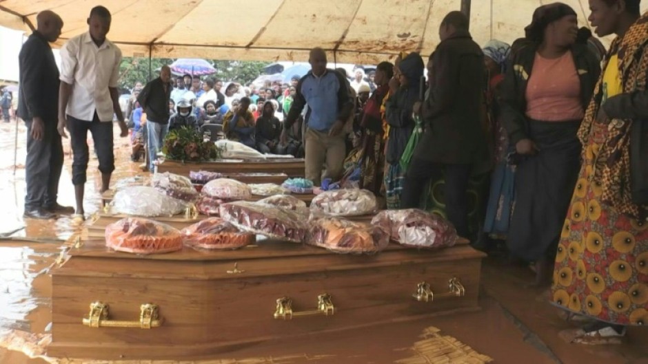 Mass funeral held in Malawi after deadly cyclone