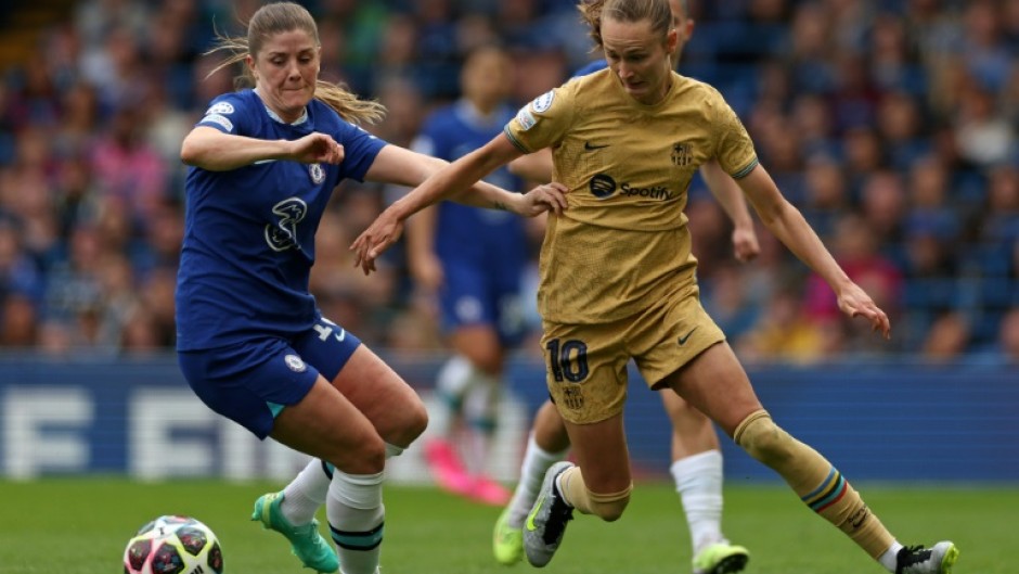 Caroline Graham Hansen (R) scored the only goal of the game as Barcelona beat Chelsea in the first leg of their Women's Champions League semi-final