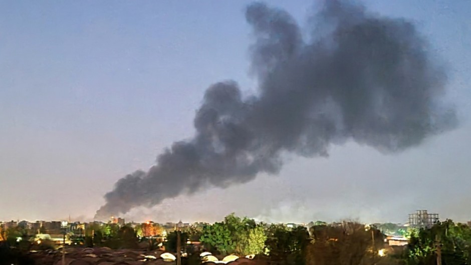 Smoke billows in Khartoum amid fighting between the forces of two rival generals in Sudan on May 6, 2023