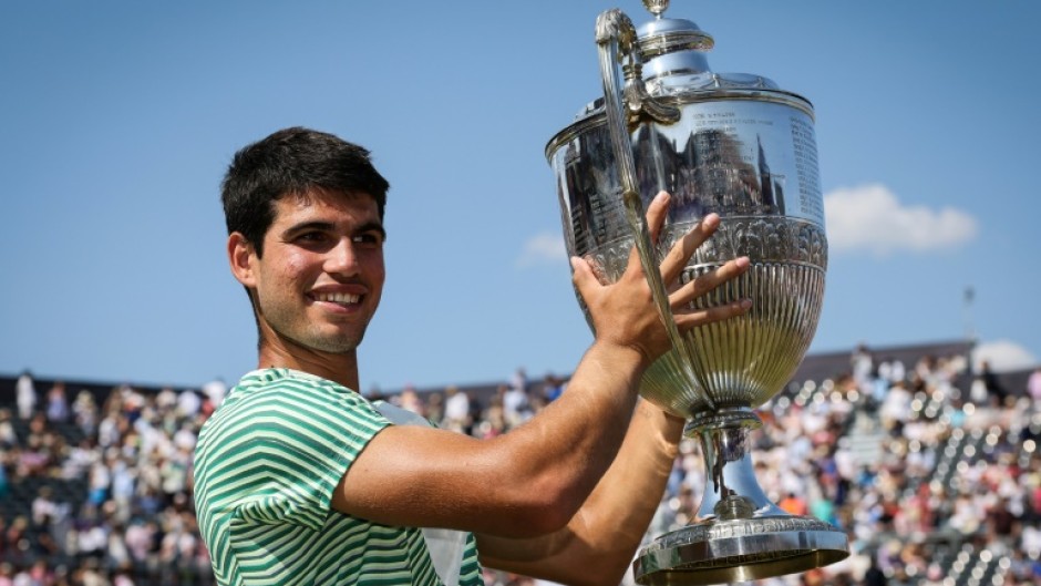 Carlos Alcaraz will overtake Novak Djokovic as world number one after winning Queen's