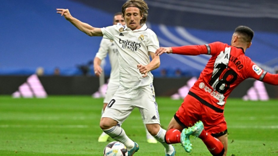 Real Madrid's Croatian midfielder Luka Modric (L) will stay in the Spanish capital for another season