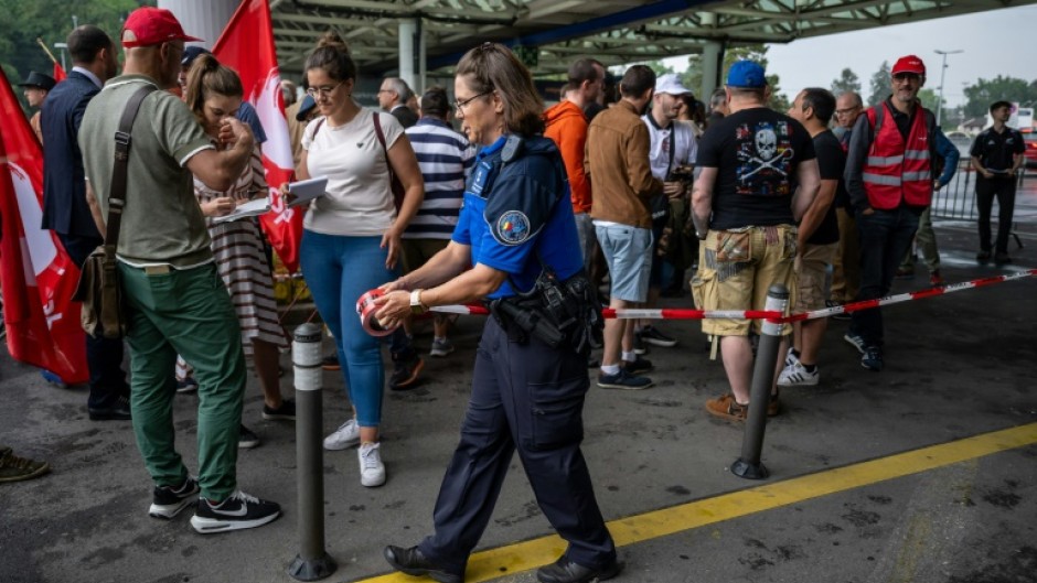 Airport workers are protesting a new wage policy