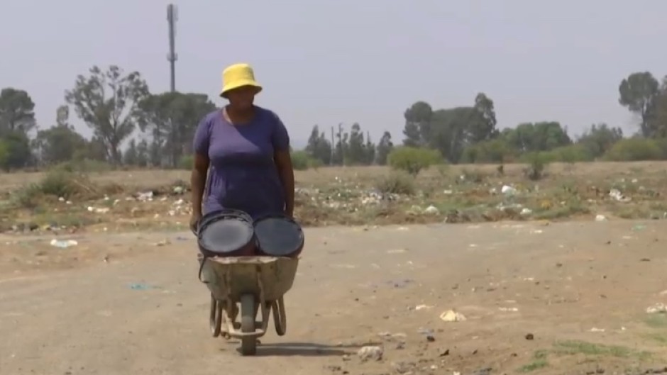 Mangaung residents battle with dangerous roads and a lack of electricity on a daily basis. Now, they're also facing water shortages. (eNCA\screenshot)