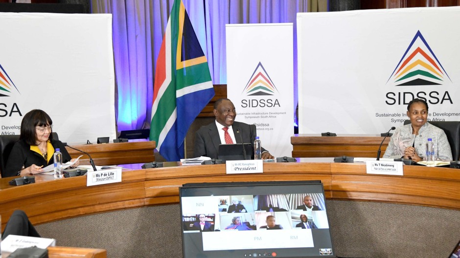 Officials held an infrastructure symposium to showcase 276 projects to investors from different sectors.