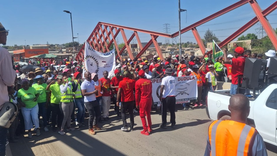 Disgruntled Diepsloot residents are marching to the City of Joburg and SAPS offices to demand answers on the escalating crime levels in the area. eNCA