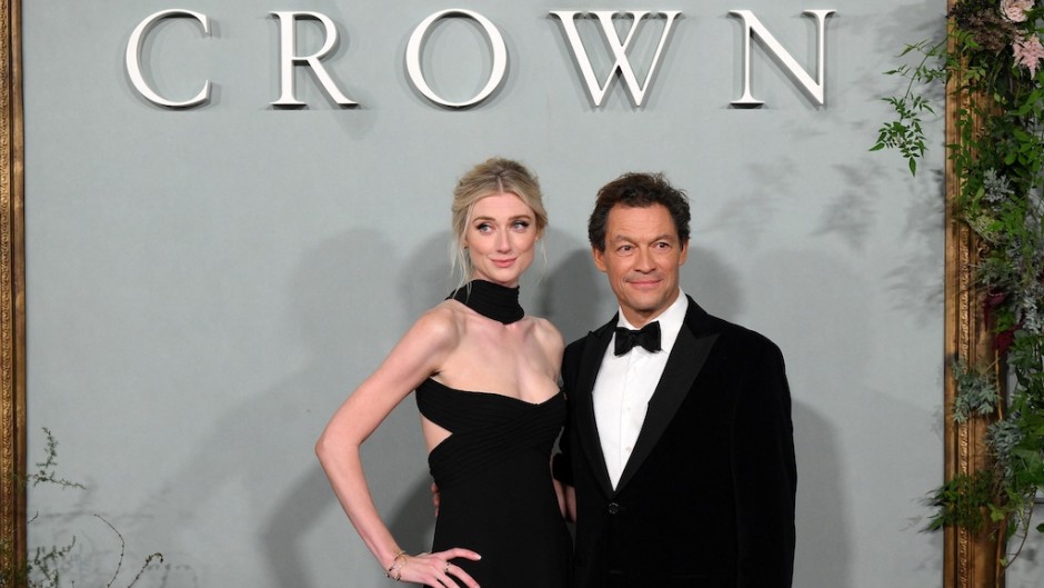Elizabeth Debicki (L) and Dominic West pose on the red carpet upon arrival to attend the World Premiere of "The Crown. AFP/Daniel Leal