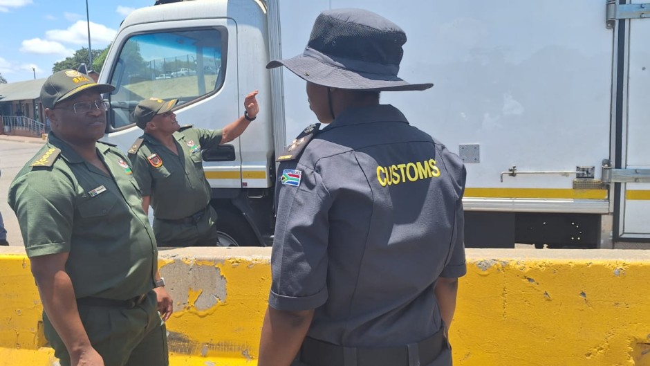 Customs officials at the Lebombo border post. eNCA/Pule Letshwiti-Jones