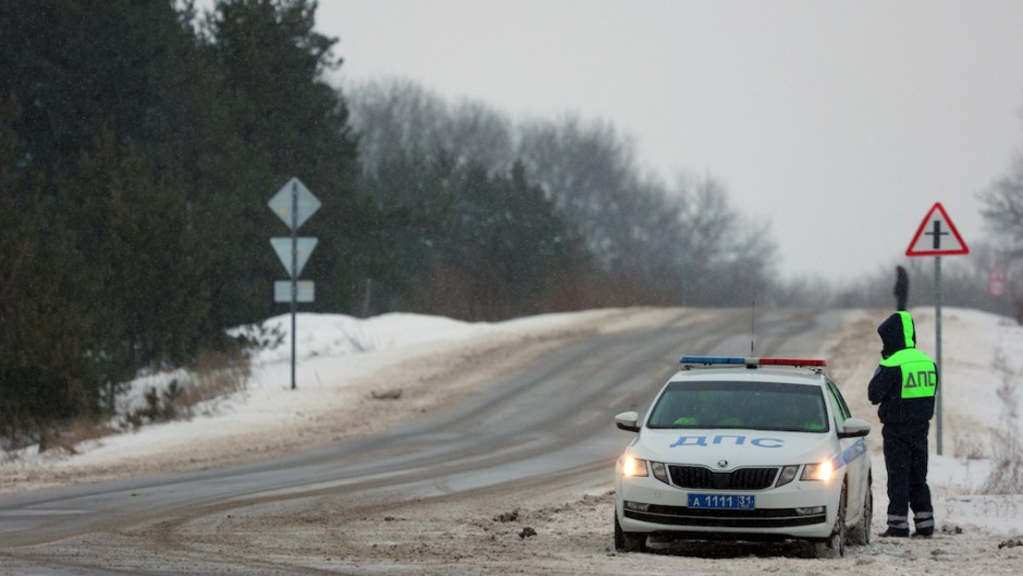 Traffic police are seen on a roadside outside the village of Yablonovo near the Russian IL-76 military transport plane crash site. AFP/Stringer