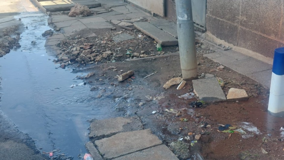 A burst pipe in the Joburg CBD. eNCA/Hloni Mtimkulu