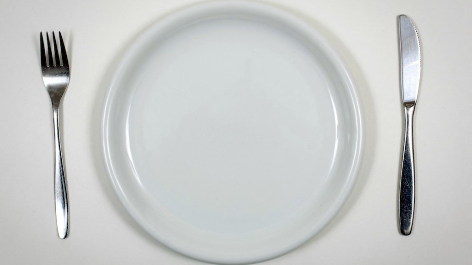 File: Fork and knife next to an empty, white plate in a restaurant. AFP/Thomas Eisenhuth/dpa-Zentralbild