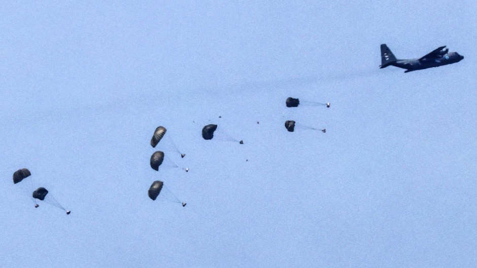A Royal Jordanian Air Force C-130 Hercules military aircraft releasing parachutes of humanitarian aid over the besieged Palestinian territory. AFP/Jack Guez
