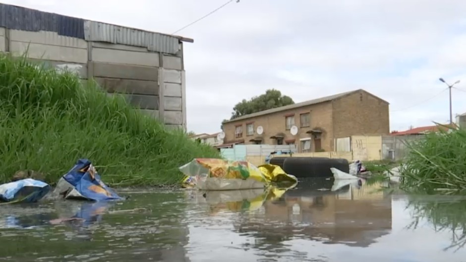 A sewer pipe collapse in Manenberg in the Western Cape has resulted in raw sewage pouring down the streets for weeks.
