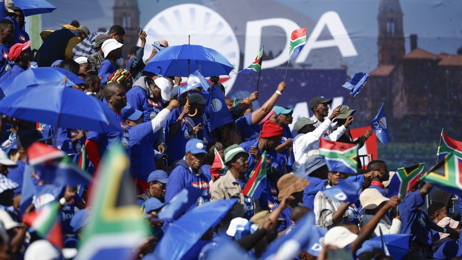 File: Supporters the Democratic Alliance (DA).