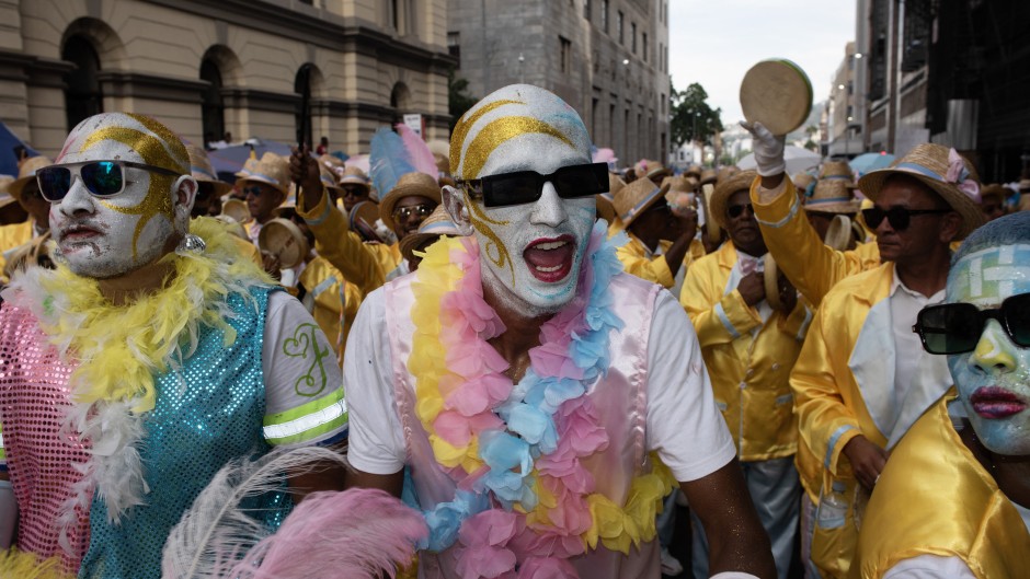Members of minstrels groups sing and dance as they march during the annual Tweede Nuwe Jaar parade. AFP/Rodger Bosch
