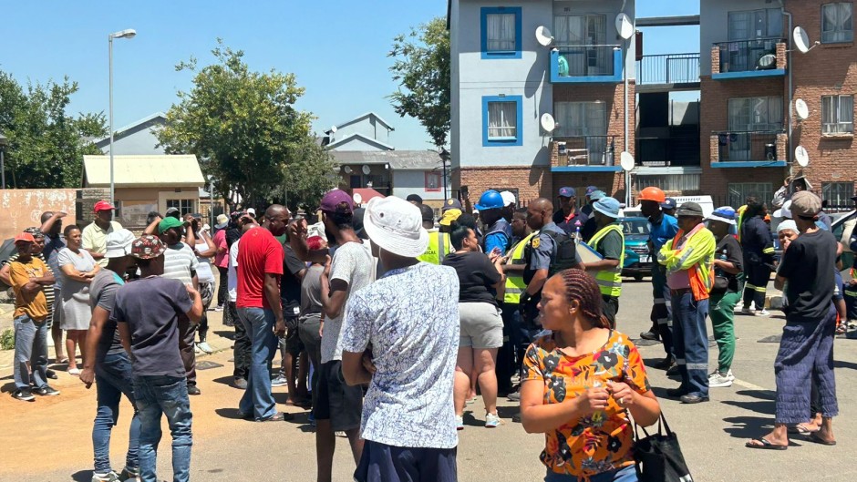 City of Joburg cutting off illegal connections in Lensia / eNCA