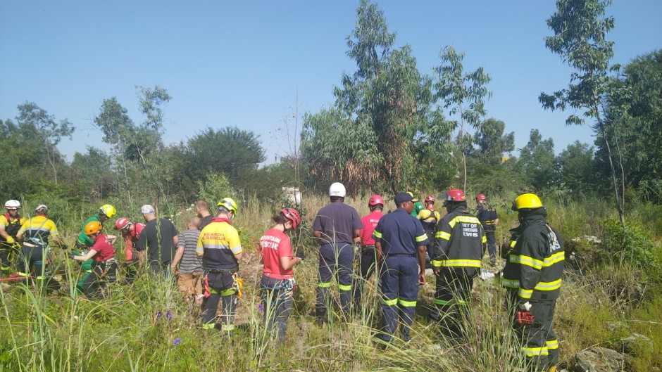 Emergency services personnel on the scene in Roodepoort. Twitter/@CityofJoburgEMS