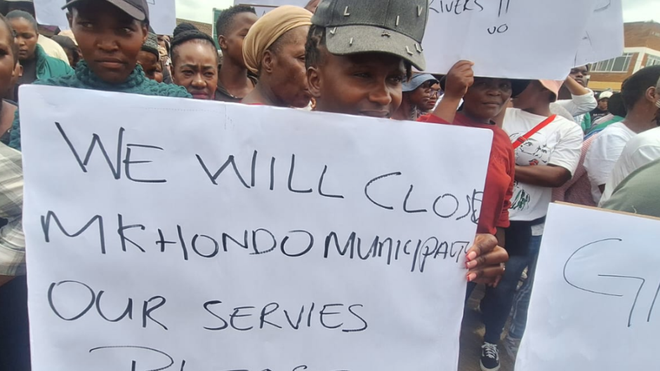 Mkhondo residents took to the streets in protest. eNCA/Siphamandla Goge