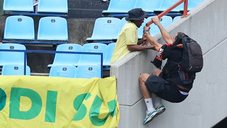 Mamelodi Sundowns fan saved Esperance Tunis fan from a fight with each other during the CAF Champions League 2024/25 match between Mamelodi Sundowns and Esperance de Tunis at Loftus Versfeld Stadium in Pretoria on the 01 April 2025 © Samuel Shivambu/BackpagePix