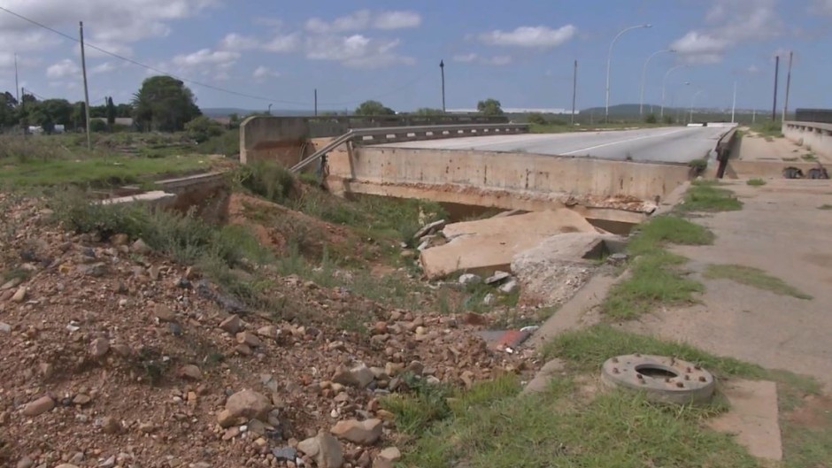 Eastern Cape damaged bridge.JPG