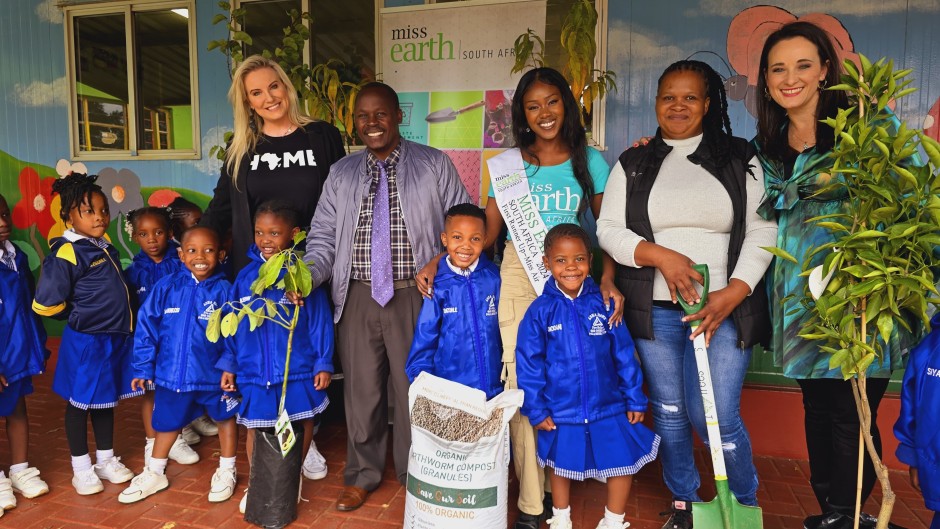 Earth Day Tree Planting _Cathy Heaton from Skin Renewal joins Joy Magagula, Miss Earth WInner and Ella Bella from Miss Earth SA at Dawn Creche.jpeg